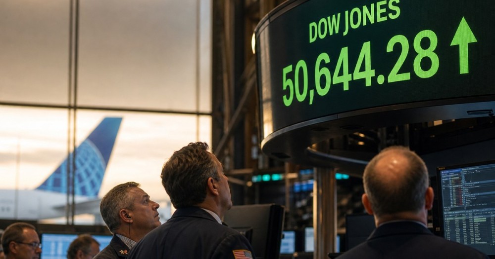 Dow Hits Record as Airlines, Retail Rally on Peace Hopes