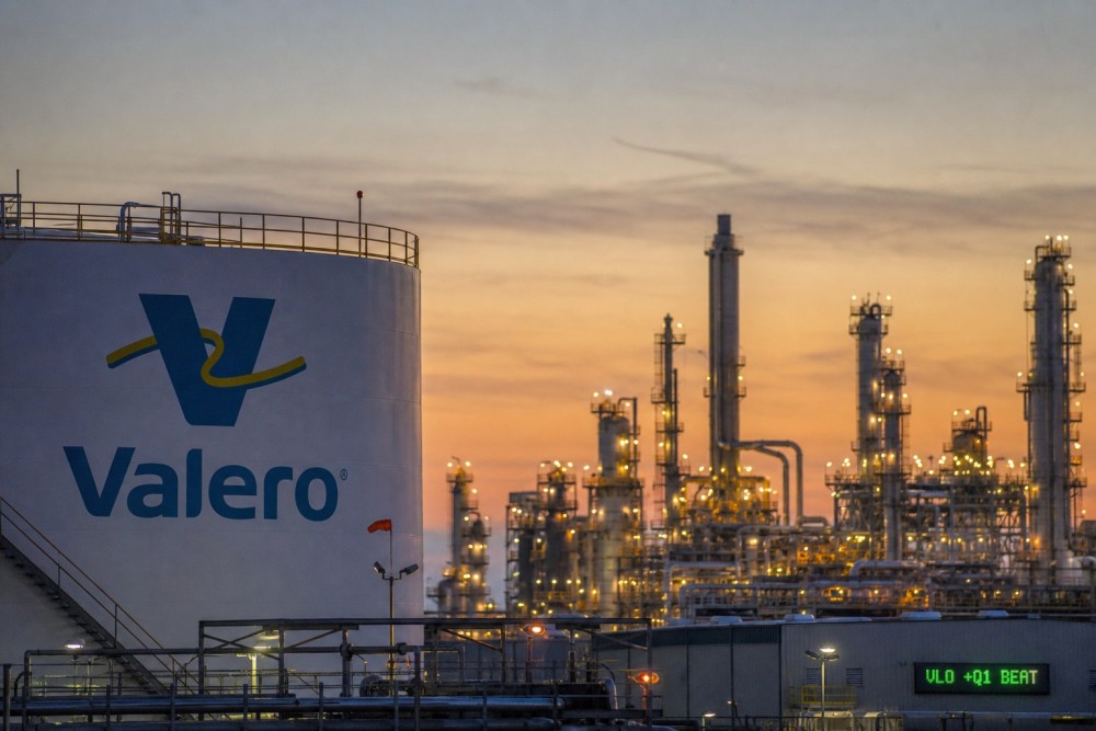 Sektor Energi Q1: VLO, MPC, KMI Lampaui Estimasi