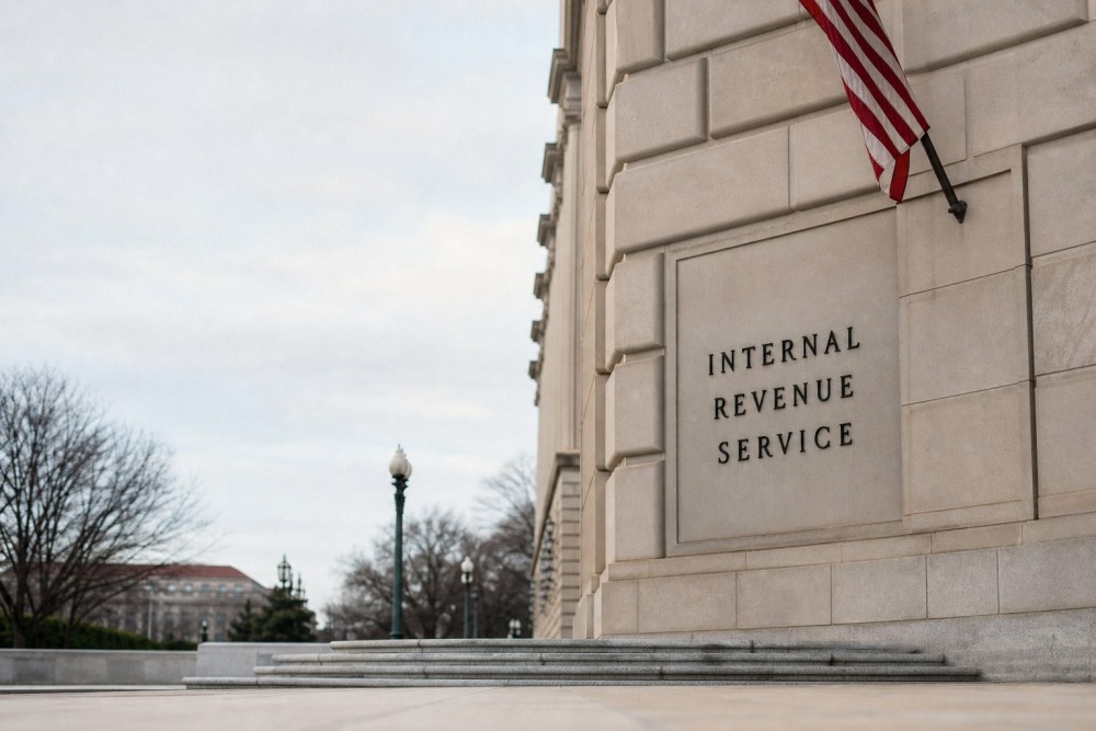Trump Tarik Gugatan IRS $10B, Saham Pajak Disorot