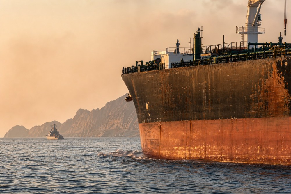 Oil Nears USD100 as Middle East Tensions Escalate