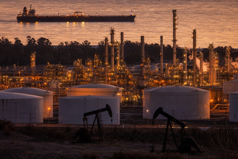 Minyak ke US$100, Saham Energi AS Kembali Disorot