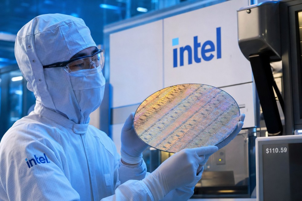 Pilihan Saham AS: Intel Naik, MongoDB Murah, Sandisk Reli