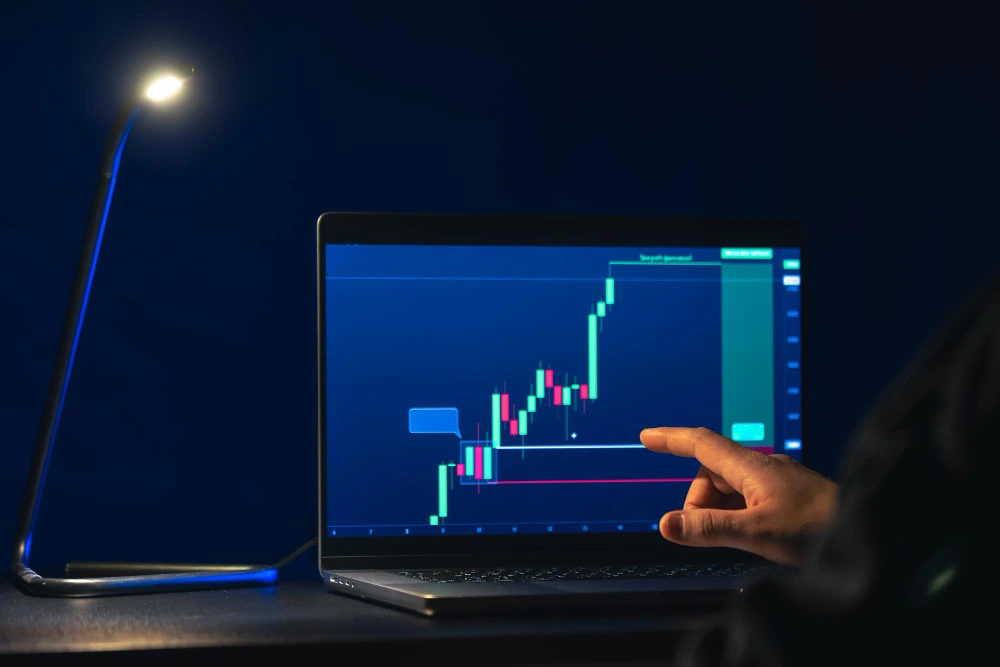 Long Call vs Beli Saham: Mana yang Lebih Efisien?