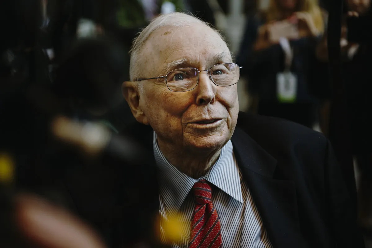 Profil Charlie Munger dan Strategi Berpikir Sederhana dalam Investasi