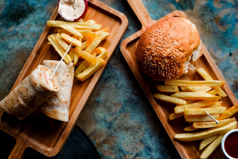 Chipotle (CMG) vs McDonald's (MCD): Growth atau Stability?