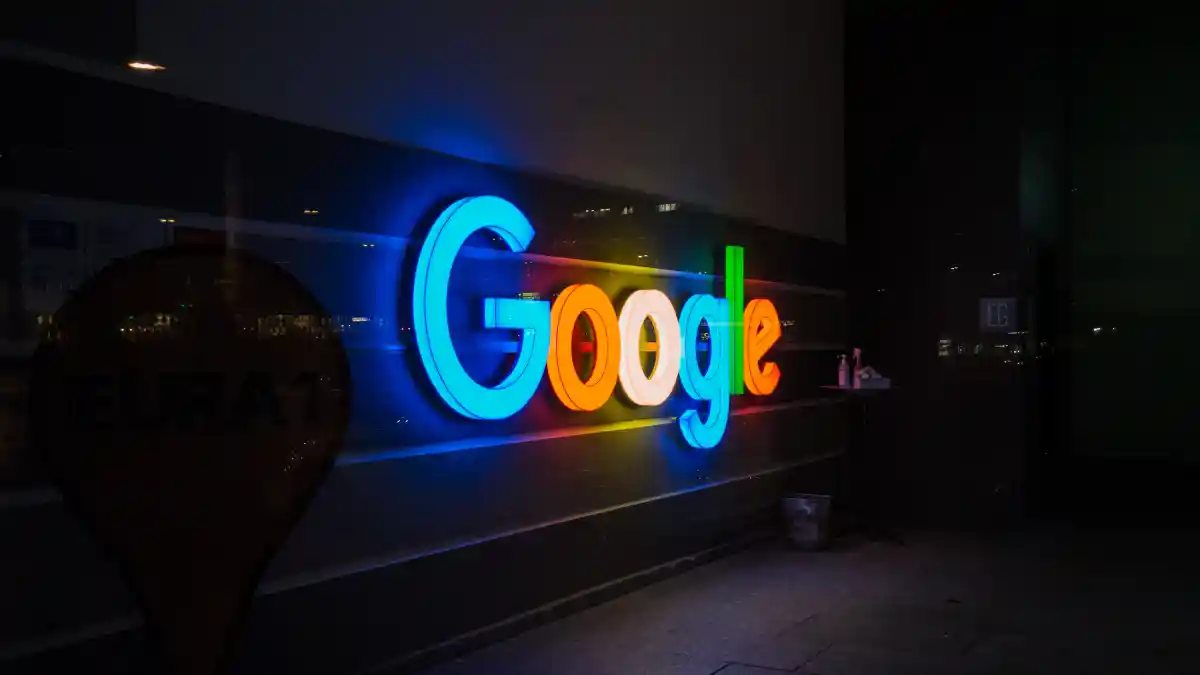 Google Discover Sebarkan Berita Palsu Keuangan & Pensiun?