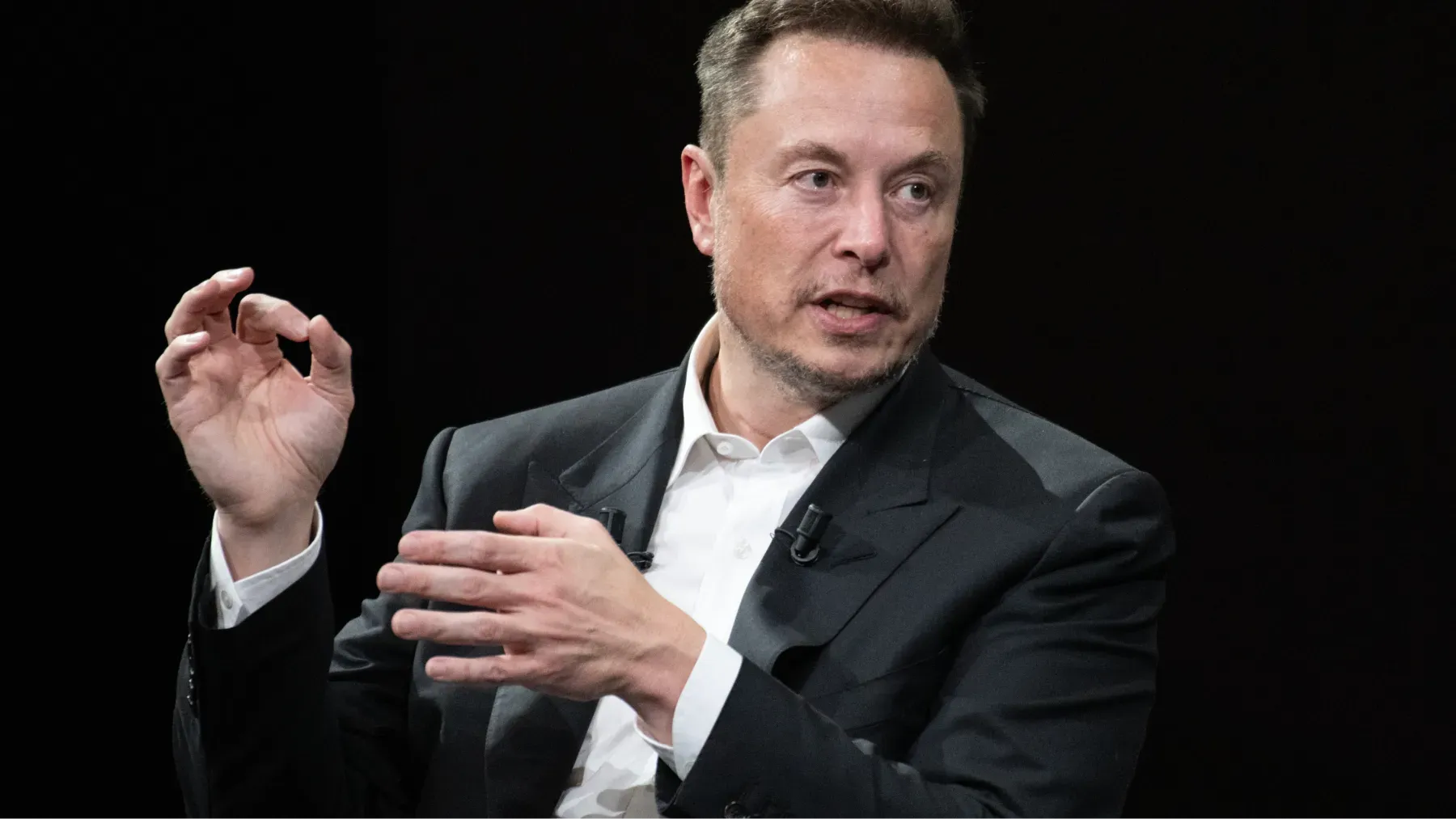 Ron Baron: Tak Akan Jual Tesla | Analis Wall Street: Hold