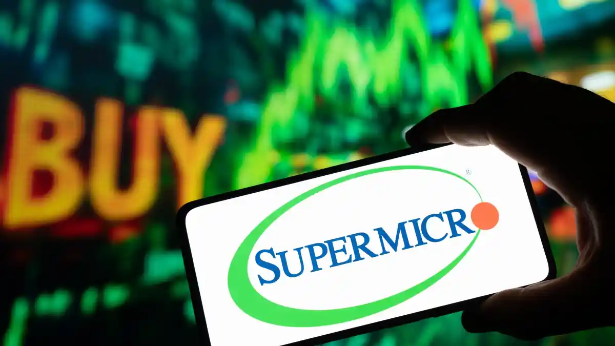Saham SMCI Anjlok 9% Usai Rilis Laporan Keuangan