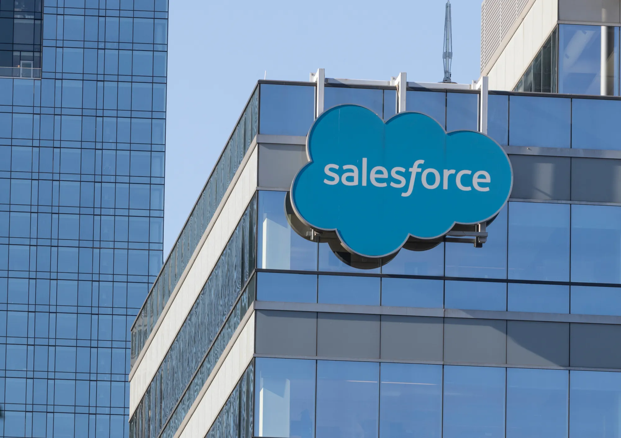 Saham Salesforce (CRM): Profil, Bisnis Utama, Harga & Cara Beli