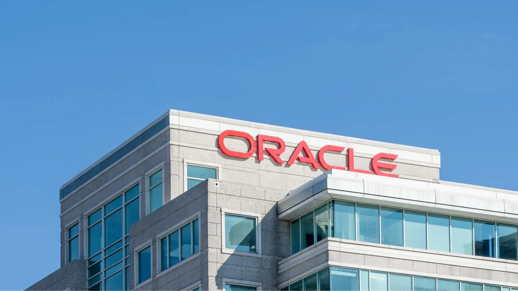 Oracle Stock Tanks 40% Due to OpenAI Risks