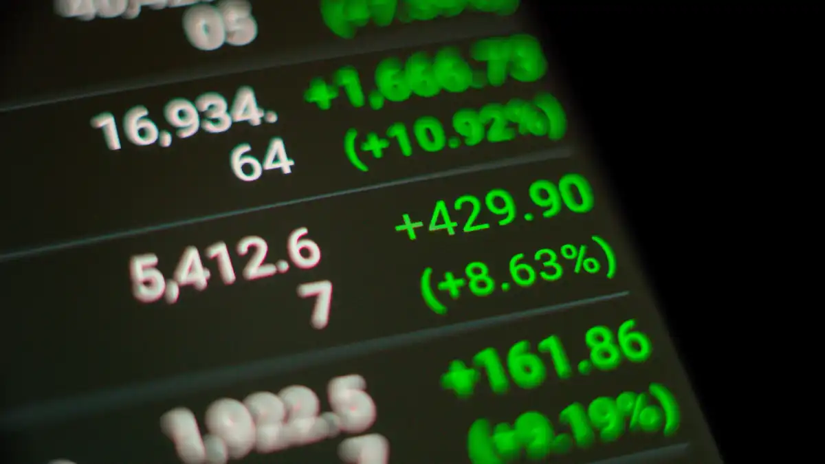 Stocks Hit Record Highs as Investors Weigh Venezuela Conflict